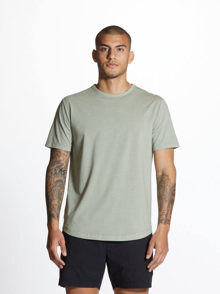 Universal Crew Curve-Hem - Willow Wash