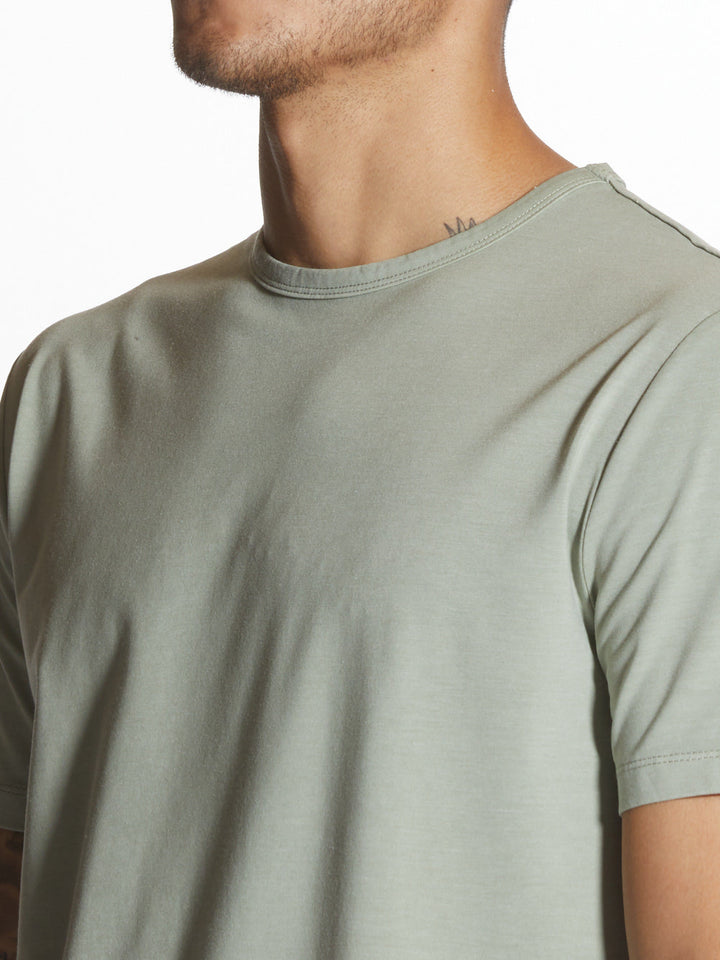 Universal Crew Curve-Hem - Willow Wash