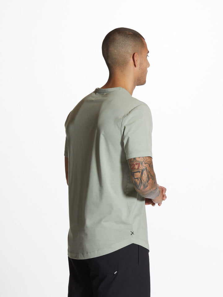 Universal Crew Curve-Hem - Willow Wash