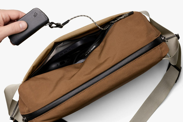 Bellroy Venture Camera Sling 10L – Chestnut – interior detail