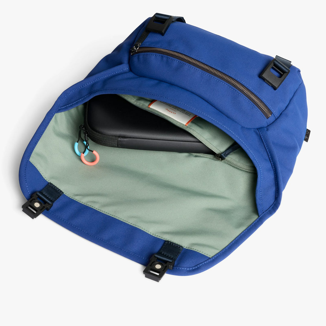 Bellroy Classic Messenger – Gaming Edition – Indigo – interior detail
