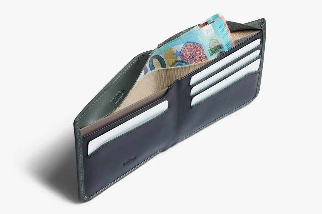 Bellroy Hide &amp; Seek HI Wallet – Everglade – interior detail